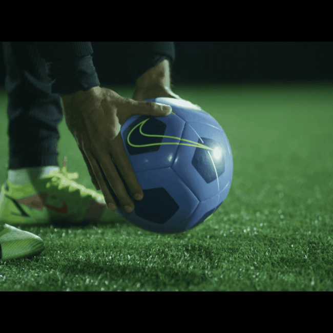 Nike Voetbal op voetbalveld voor Commercial